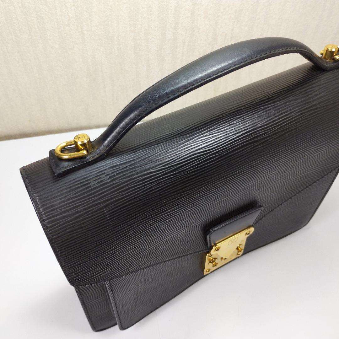 Louis Vuitton ルイヴィトン エピ レザー ブラック　黒