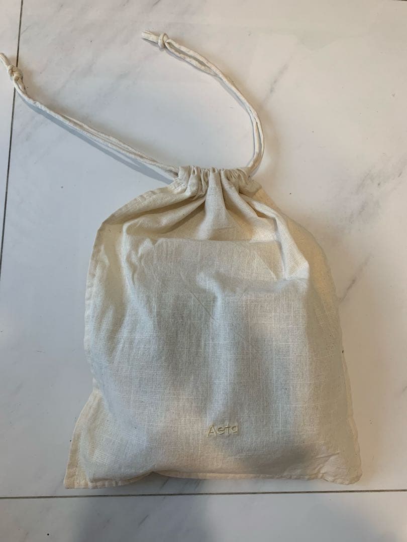 アエタ　Aeta SQUARE ショルダーバッグ(W16㎝ H14㎝D7㎝)