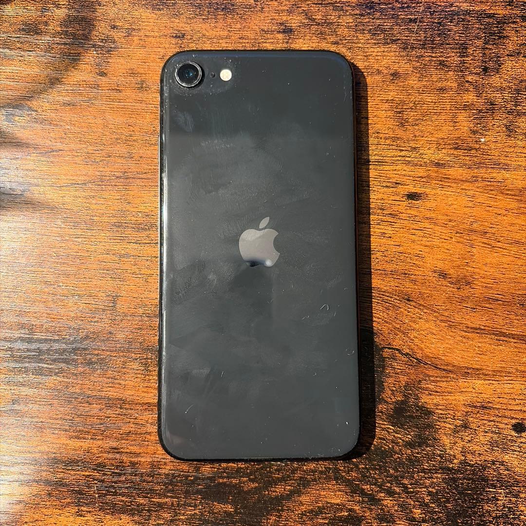 iPhone SE (第2世代)のバッテリー最大容量72%。