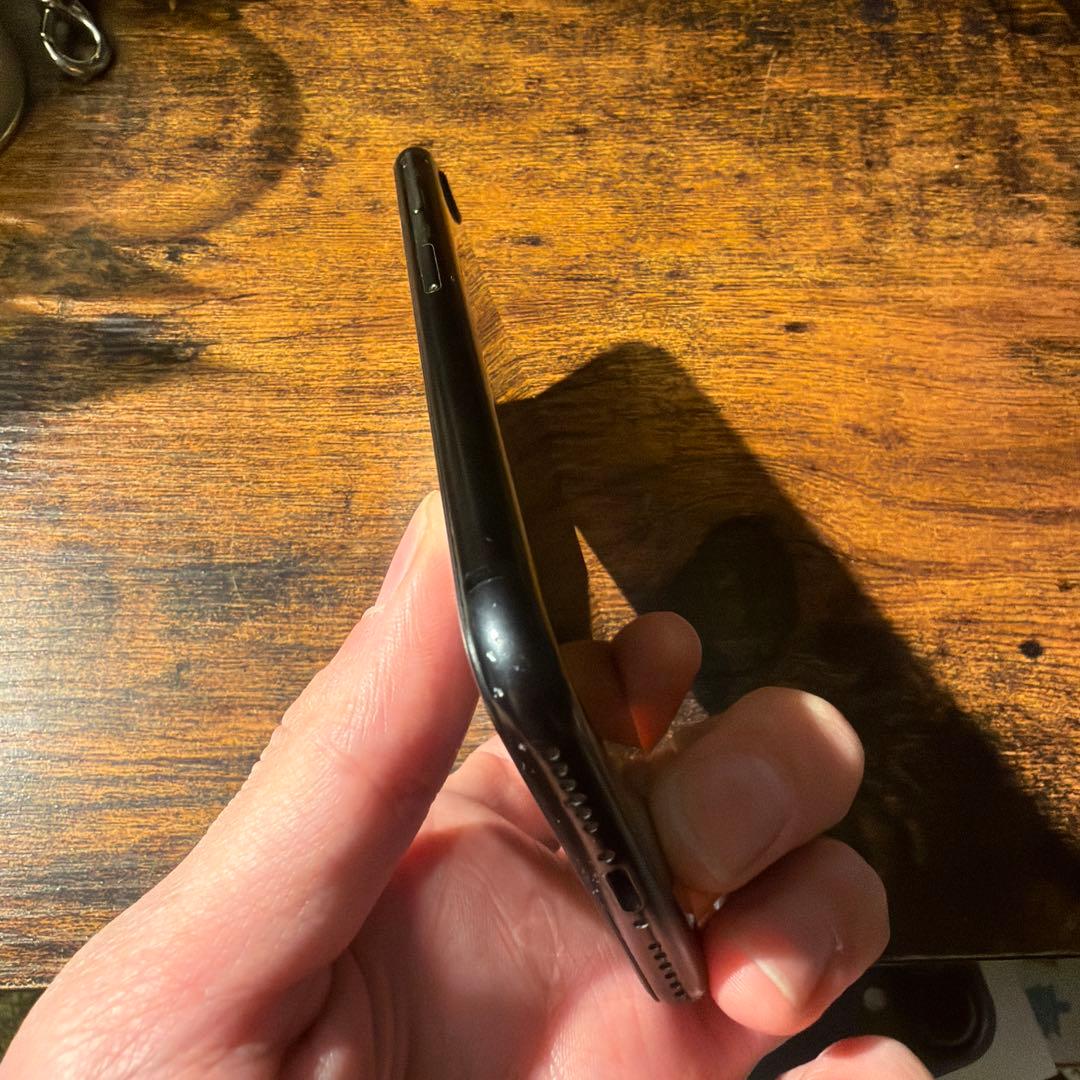 iPhone SE (第2世代)のバッテリー最大容量72%。