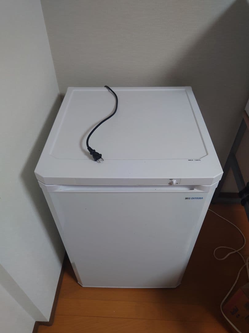 アイリスオーヤマ　冷凍庫　IUSD-9B-W