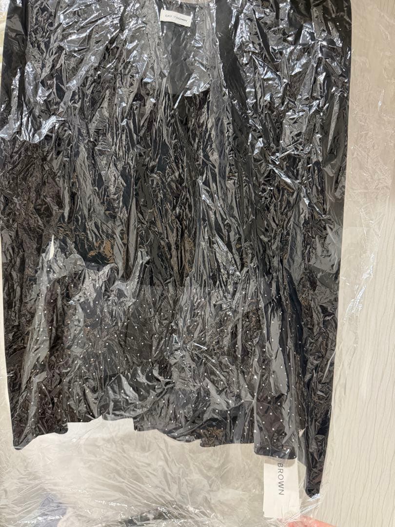 完売‼️LILY BROWN（リリー ブラウン）ベロアペプラムフリルトップス