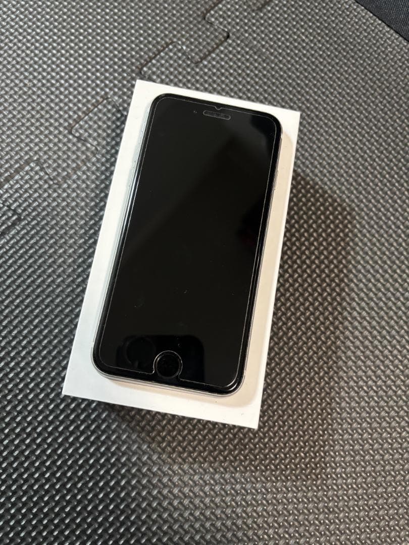 iPhone SE2 第2世代 本体64GBホワイト 極美品 ガラスフィルム付