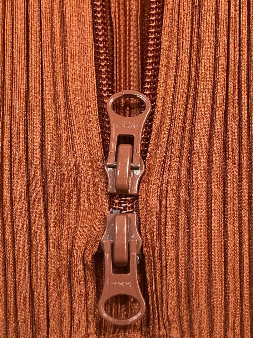 美品　PLEATS PLEASE プリーツプリーズ　ワインレッド　パーカー