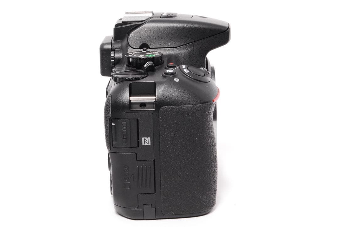 WiFiで楽々転送◆Nikon D5600◆一眼レフカメラ◆ショット数5710！