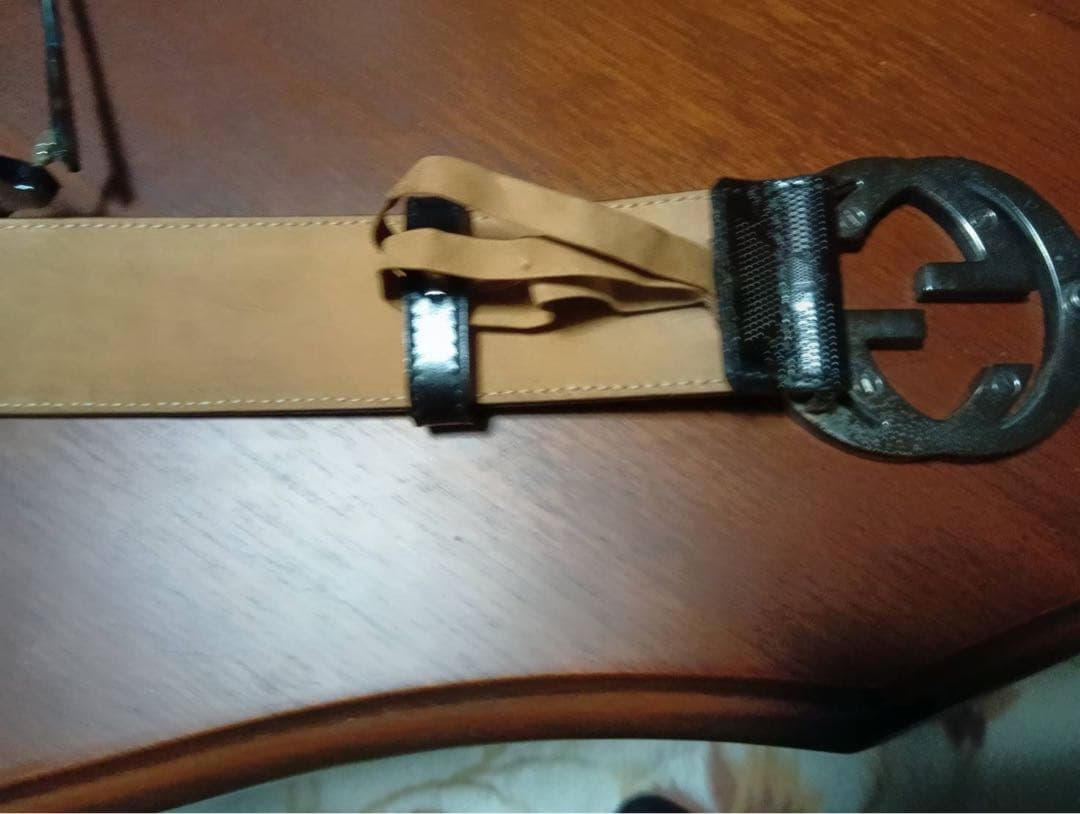 Gucci ブラック レザーベルト GGパターン