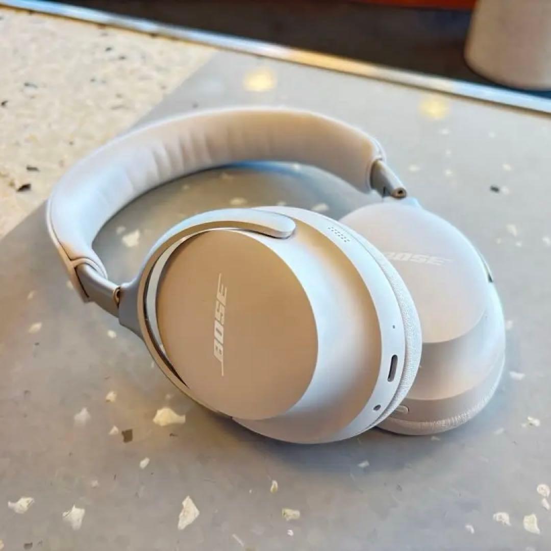 【ほぼ新品・最新モデル】Bose QuietComfort Ultra ホワイト