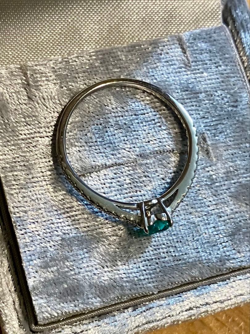 き*ん様 pt950コロンビア産エメラルドハート＆ダイヤリングです