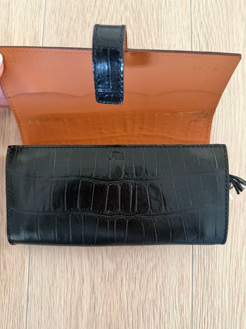 未使用♡フェリージ　クロコダイル型押し　長財布 ブラック