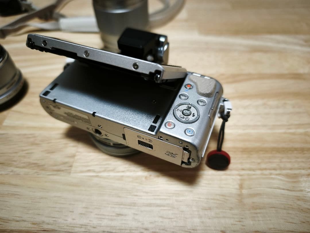 OLYMPUS PEN E-PL8 EZダブルズームキット＋単焦点レンズ