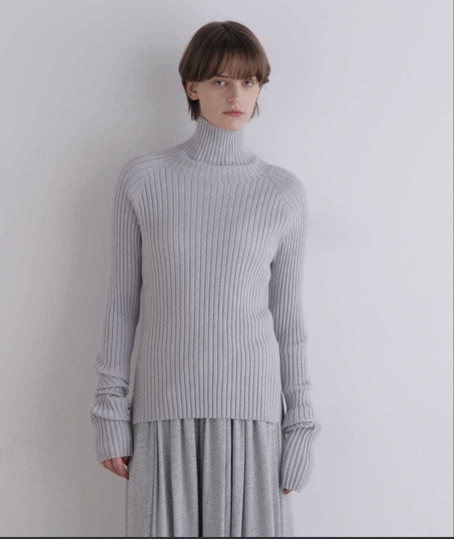 2025年　ルフィル　リブタートルニット