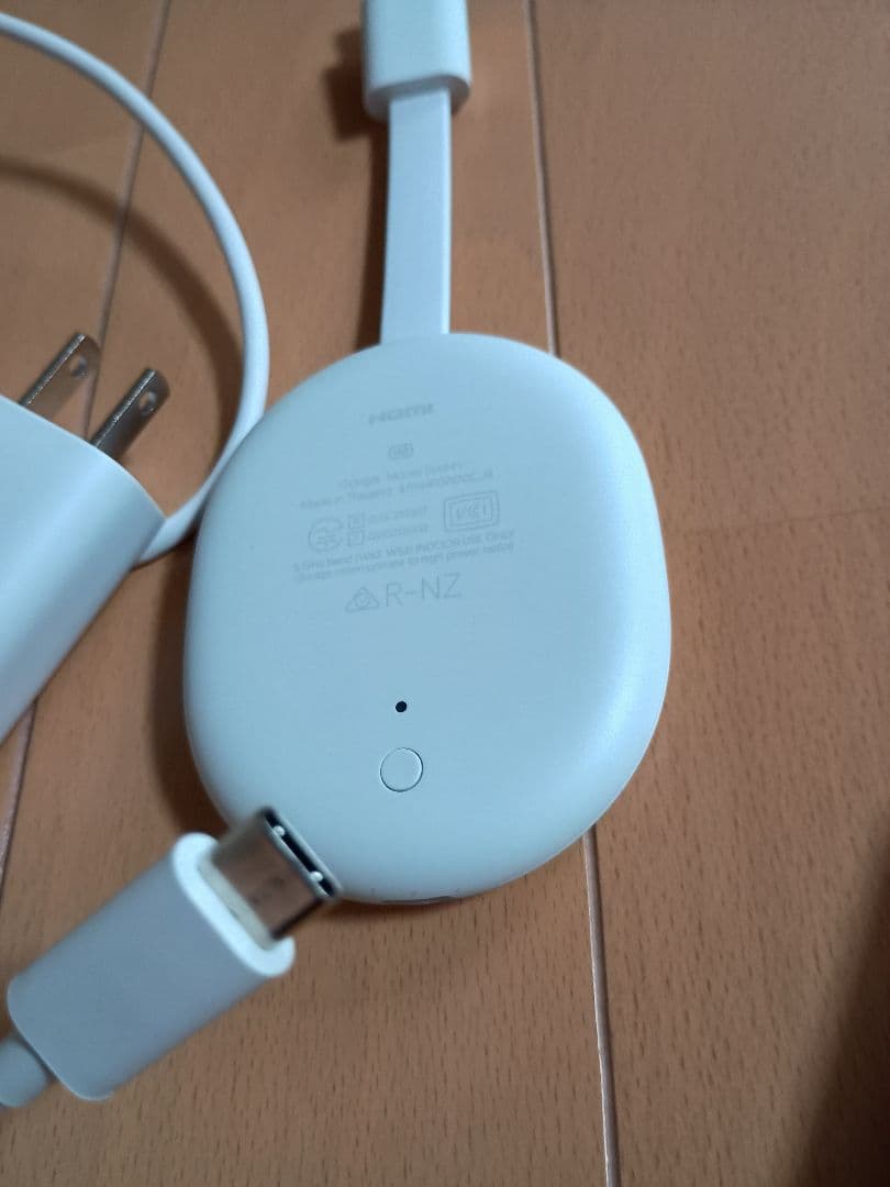 Chromecast with Google TV (HD) 本体とリモコン