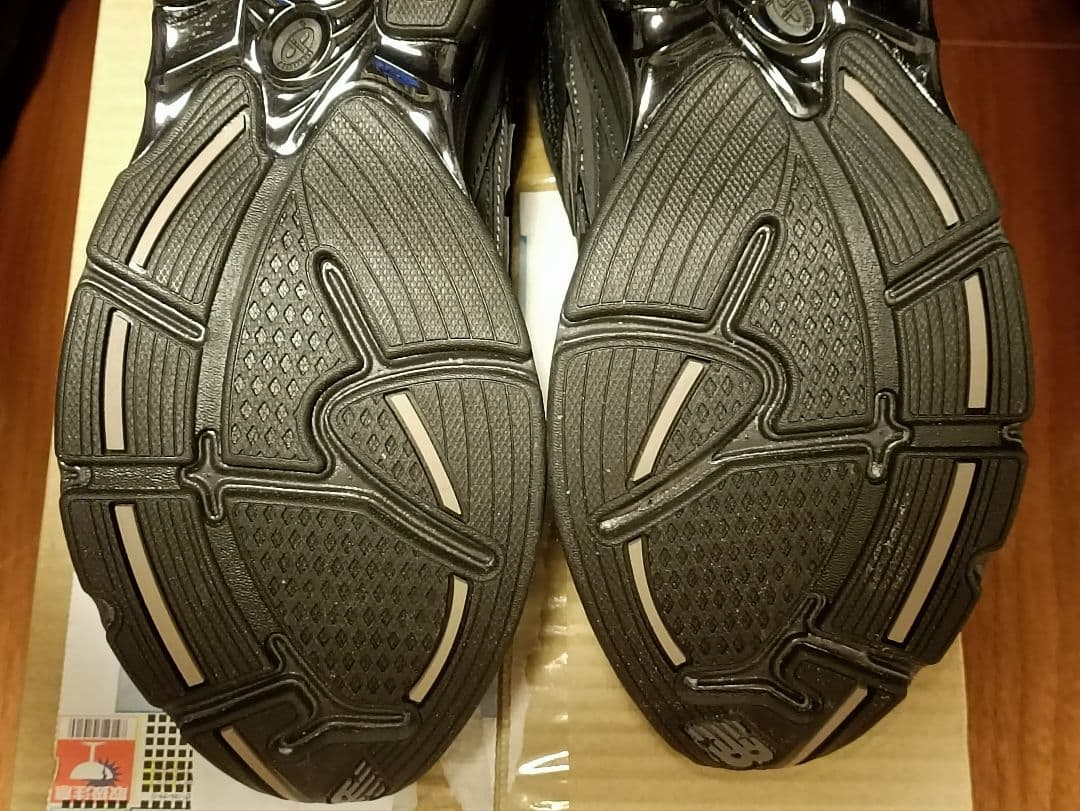 New Balance 2010 ブラック スニーカー 27