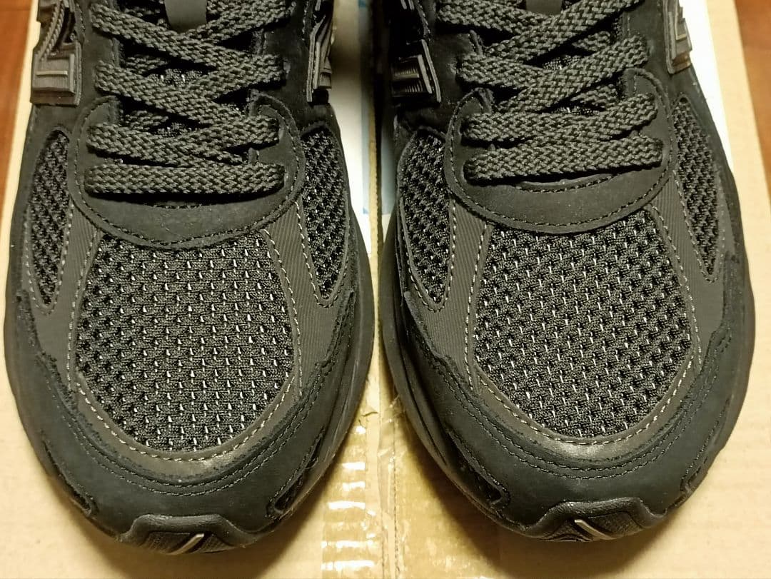 New Balance 2010 ブラック スニーカー 27