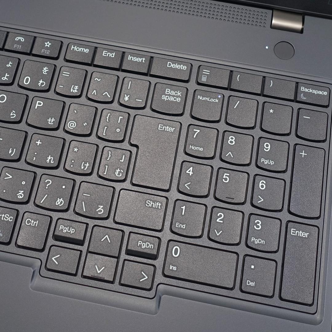 未使用に近いレベルの極美品✨１０コアの１２世代コアｉ５に超高速ＳＳＤ✨ＩＰＳ液晶