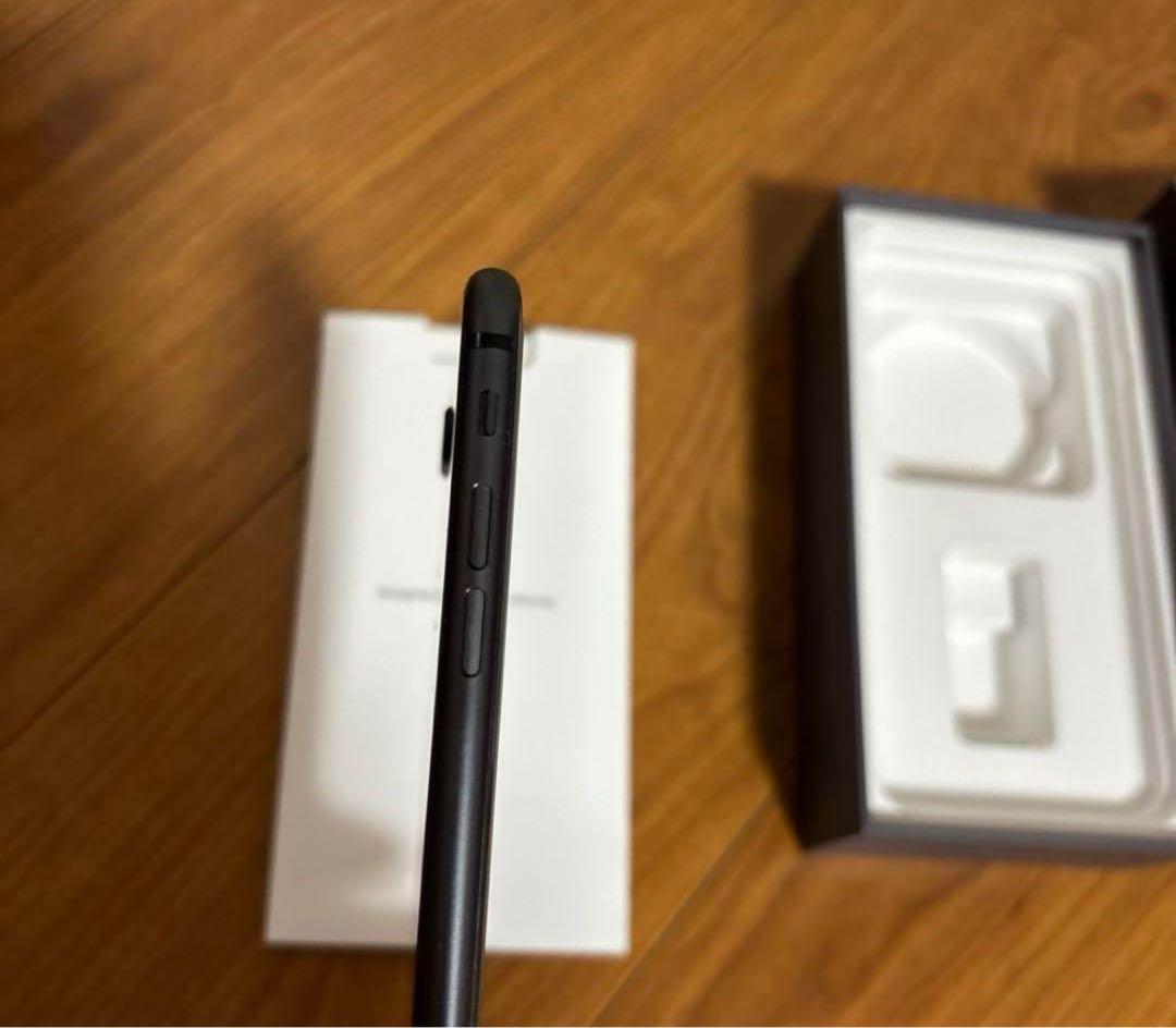 【美品】Apple iPhone 8 スペースグレー SIMフリー　本体箱付き