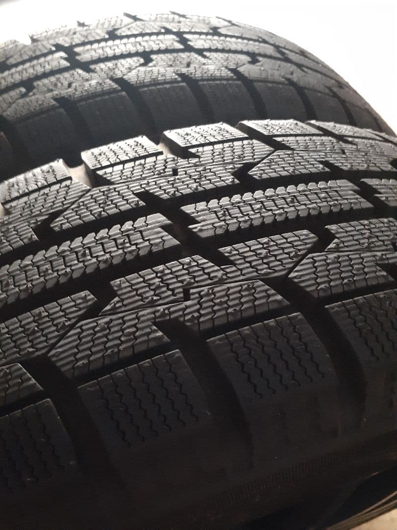 トーヨー14インチスタッドレス　走行千キロ未満 　　ホイール付き４本セット