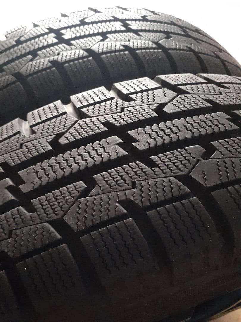 トーヨー14インチスタッドレス　走行千キロ未満 　　ホイール付き４本セット