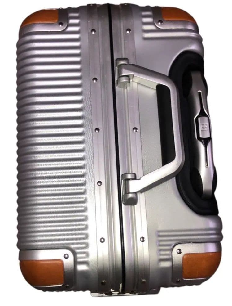 れいちぇる様ご予約商品 スイスミリタリー プレミアム SM-C620N