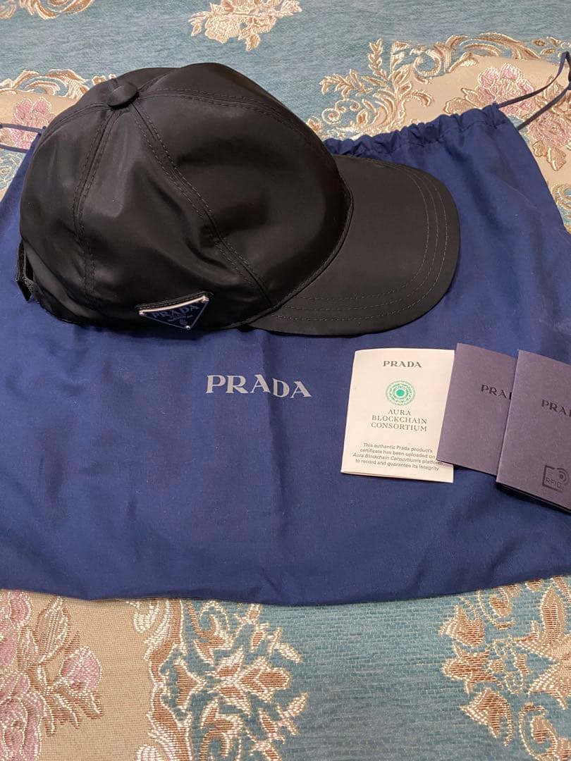 PRADA ブラック ベースボールキャップ S