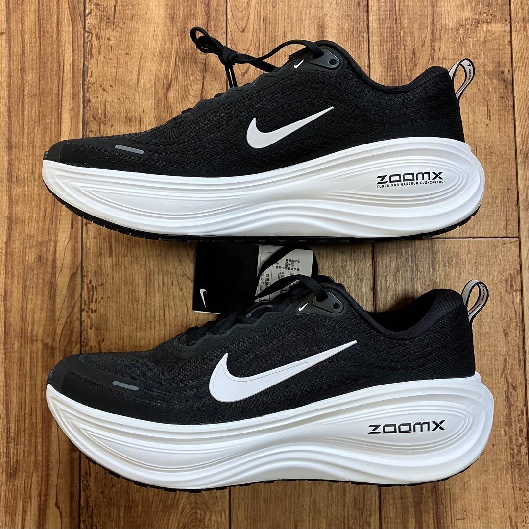 【新品・未使用】ナイキ ボメロプラス 26.5cm ブラック/ホワイト