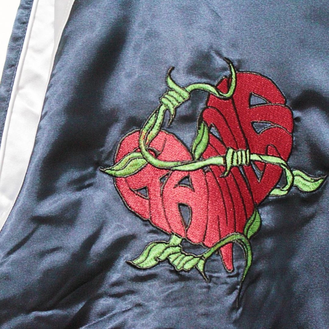 新品 エグザンプル サテン生地 ハート・薔薇刺繍 スカジャン Lサイズ 紺