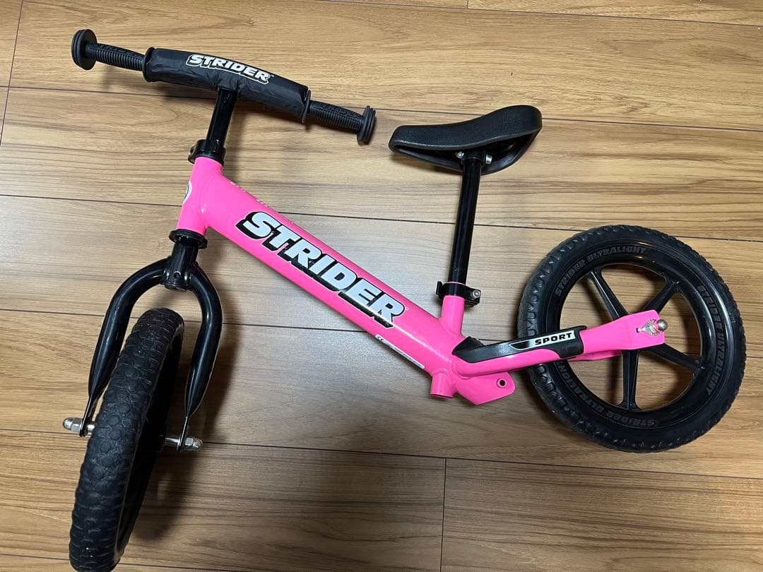ストライダー 12インチ ピンクとプロテクターセットとヘルメット