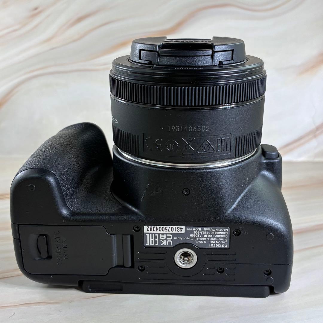 Canon　キャノン　EOS Kiss X10　レンズ付き 美品