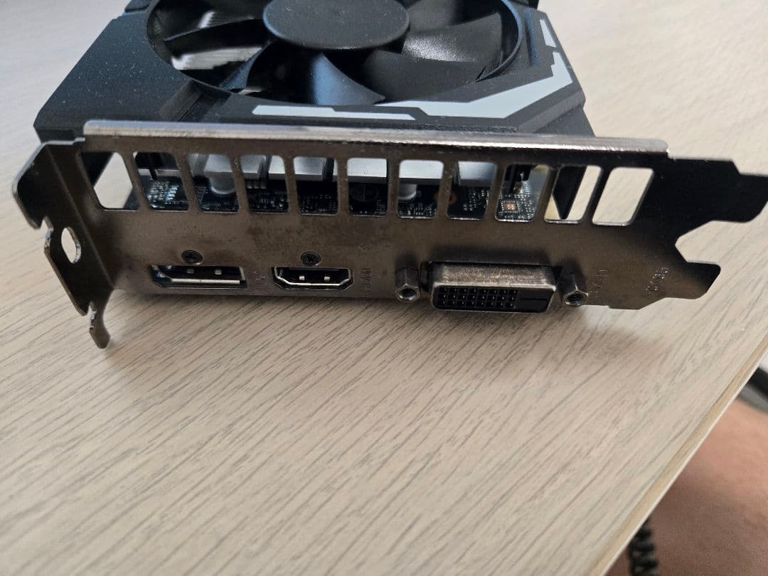 グラフィックボード・グラボ・ビデオカード NVIDIA GEFORCE GF-GTX1650D6-E4GB/DF3