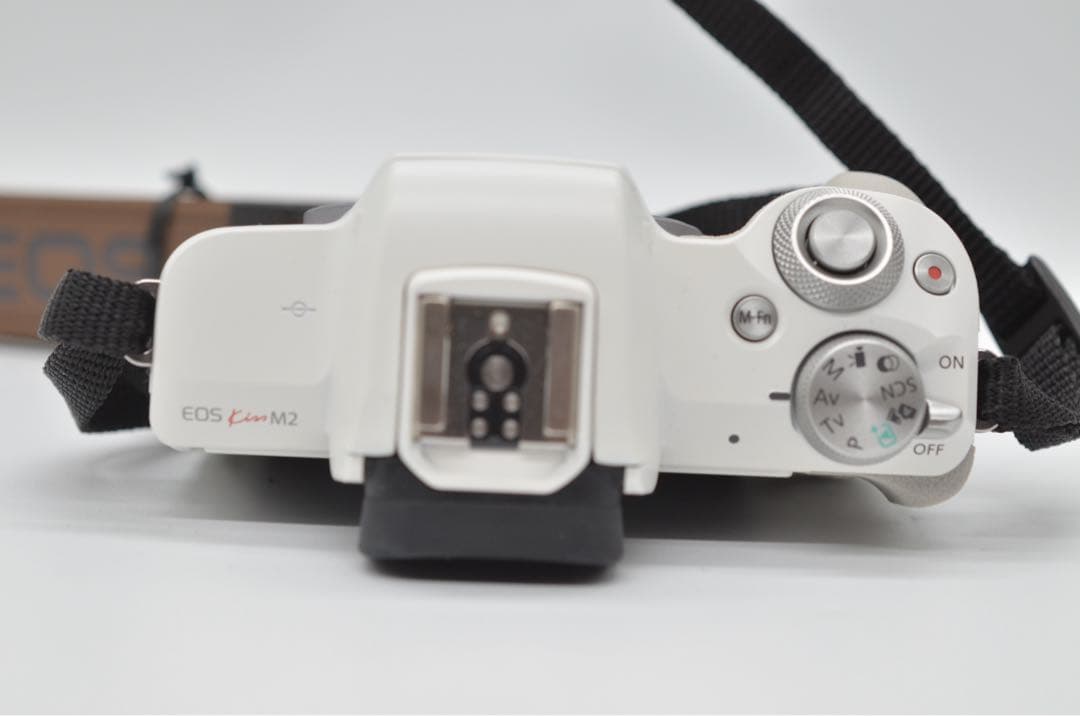 Canon カメラ EOS Kiss M2 ダブルズームキット ホワイト