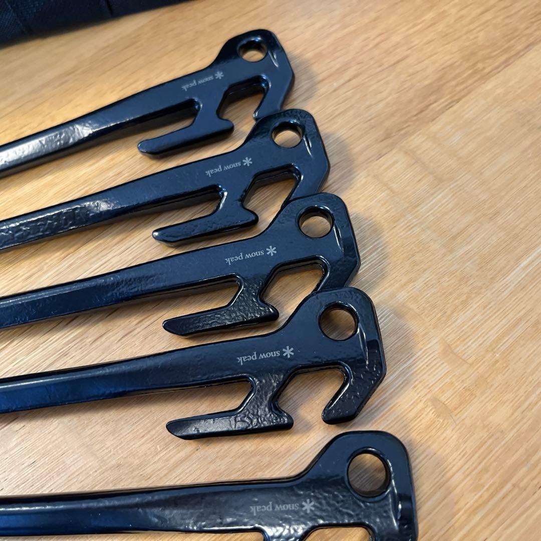 スノーピーク ユニットギアバッグ110とソリッドステークデルタ 40 10本