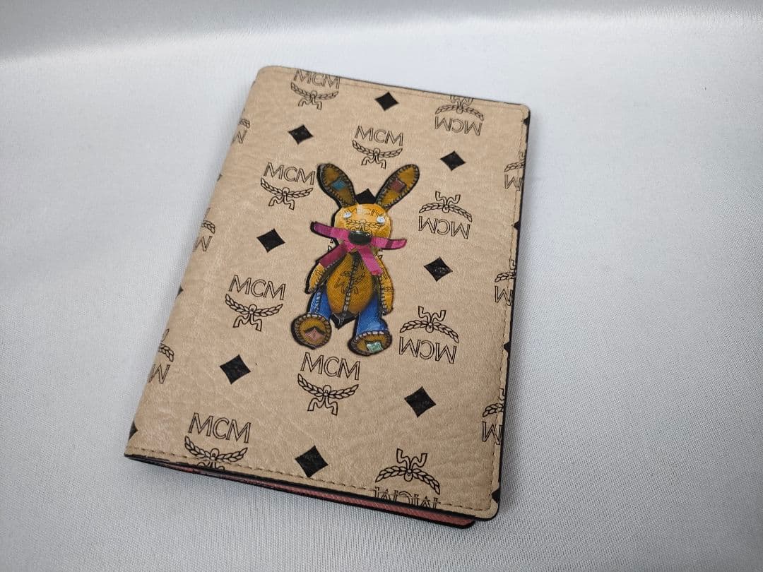 MCM エムシーエム パスポートケース ラビット うさぎ アイボリー ほぼ未使用
