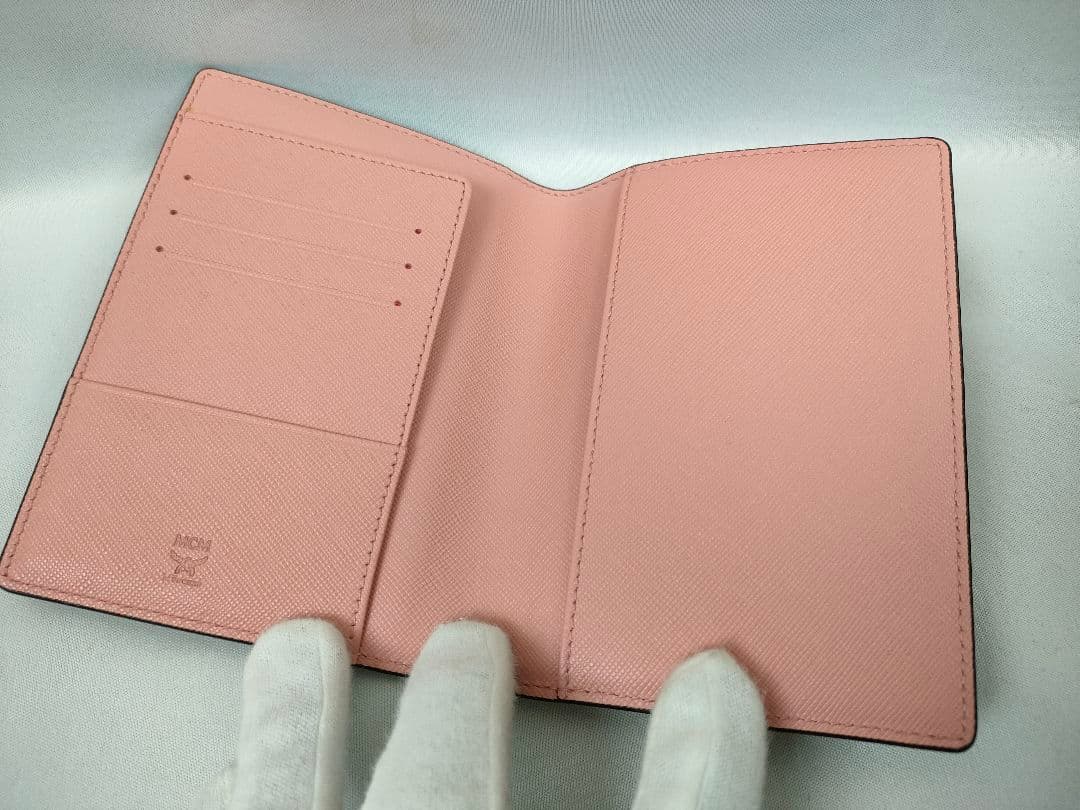 MCM エムシーエム パスポートケース ラビット うさぎ アイボリー ほぼ未使用