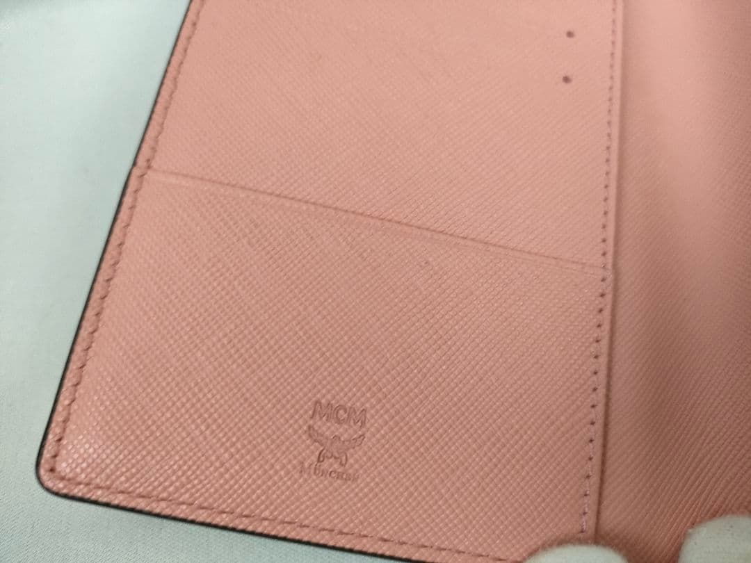 MCM エムシーエム パスポートケース ラビット うさぎ アイボリー ほぼ未使用