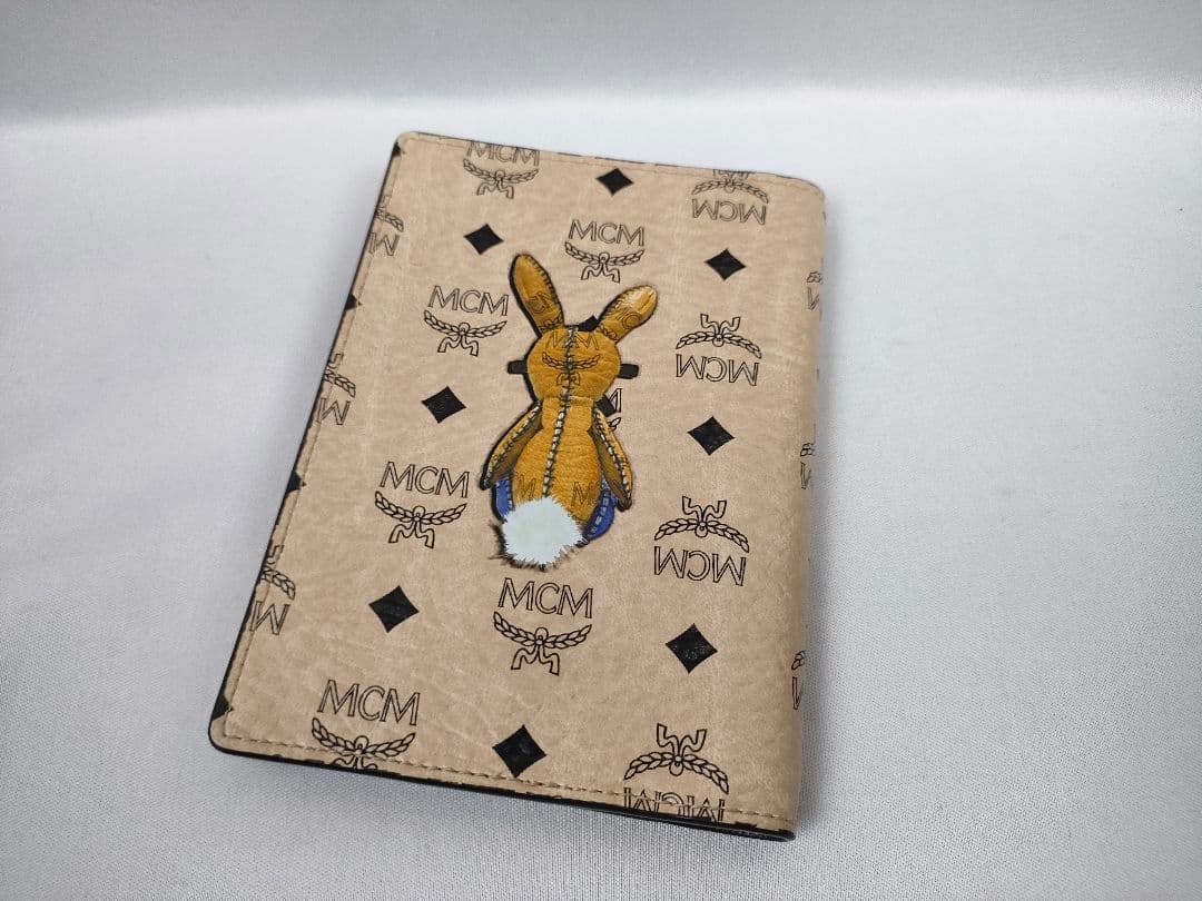 MCM エムシーエム パスポートケース ラビット うさぎ アイボリー ほぼ未使用