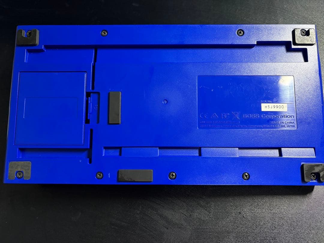 BOSS GT-1 マルチエフェクター　(純正アダプター、教科書付き)