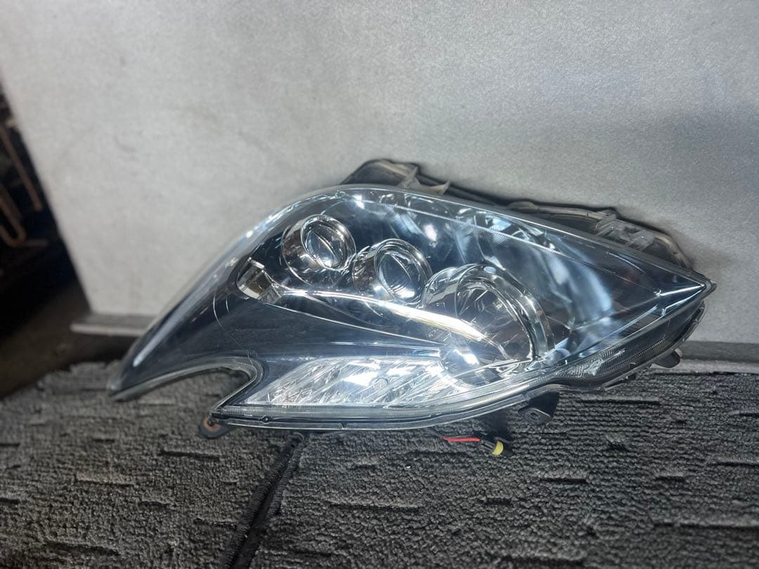 ￼プリウス￼30系ヘッドライト