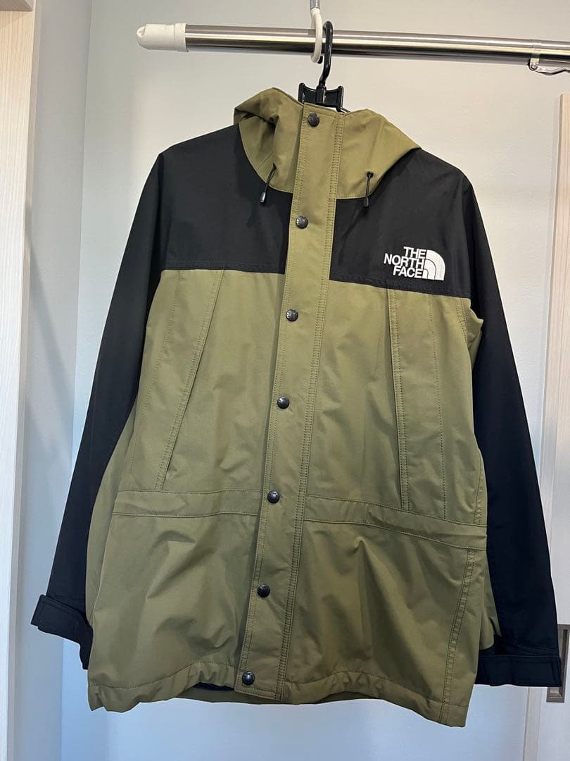 THE NORTH FACE マウンテンライトパーカー オリーブ/ブラック
