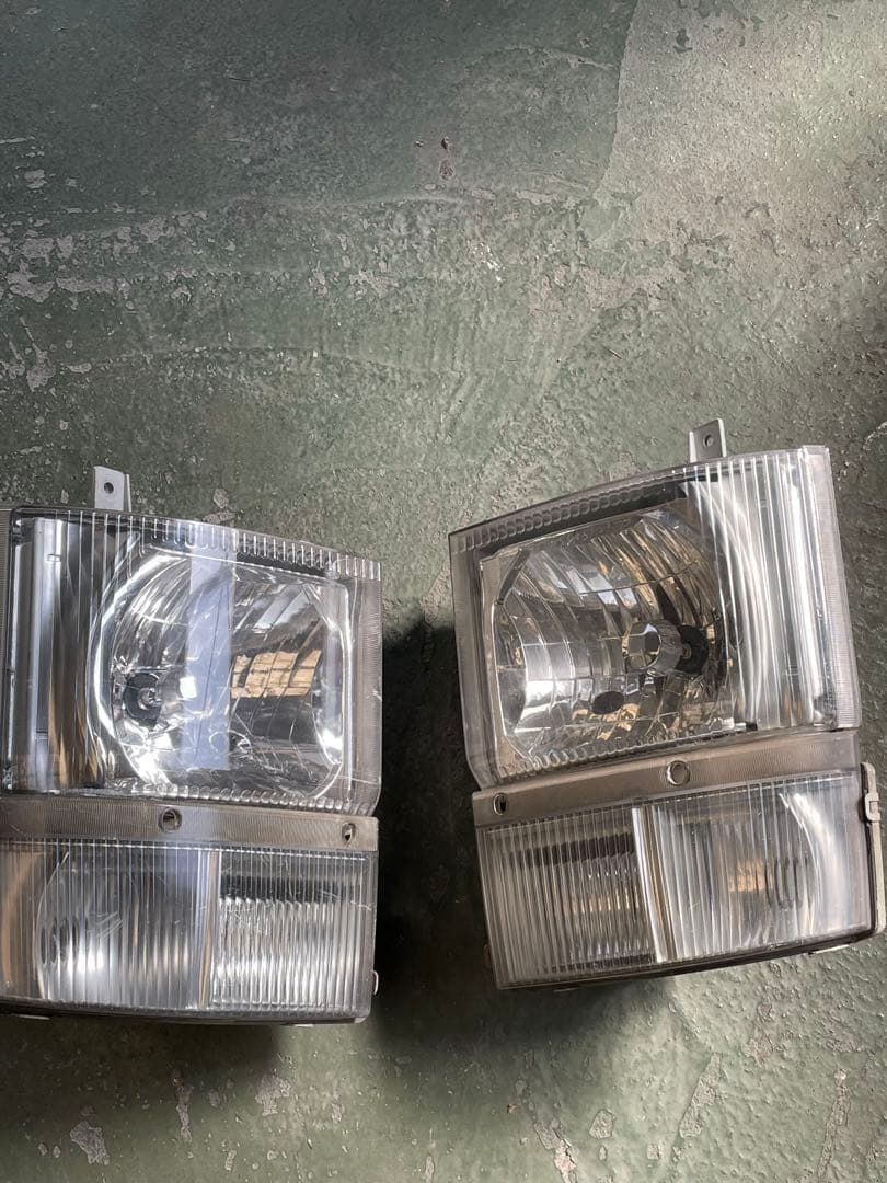 り*い様 最終送料込み！！いすゞNEWギガヘッドライトセット