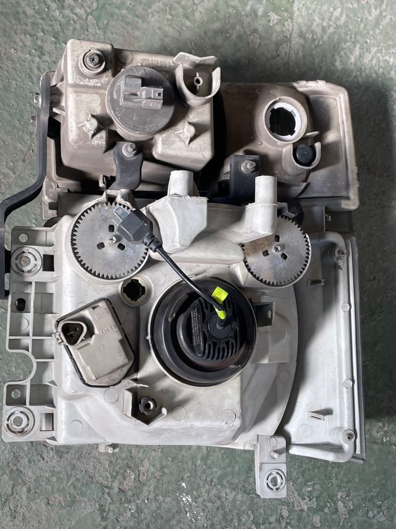 り*い様 最終送料込み！！いすゞNEWギガヘッドライトセット