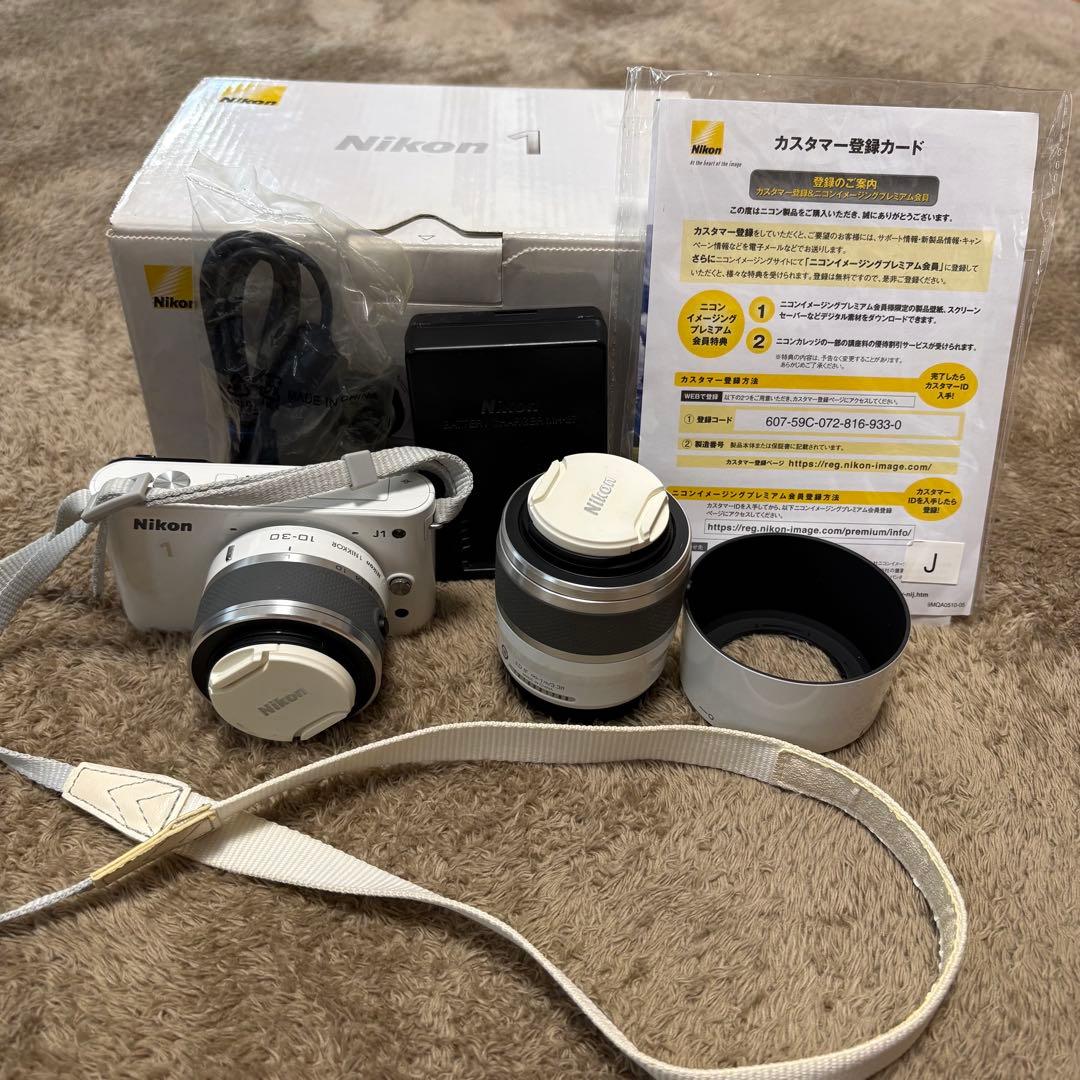 Nikon 1 J1 ミラーレスカメラ ホワイト