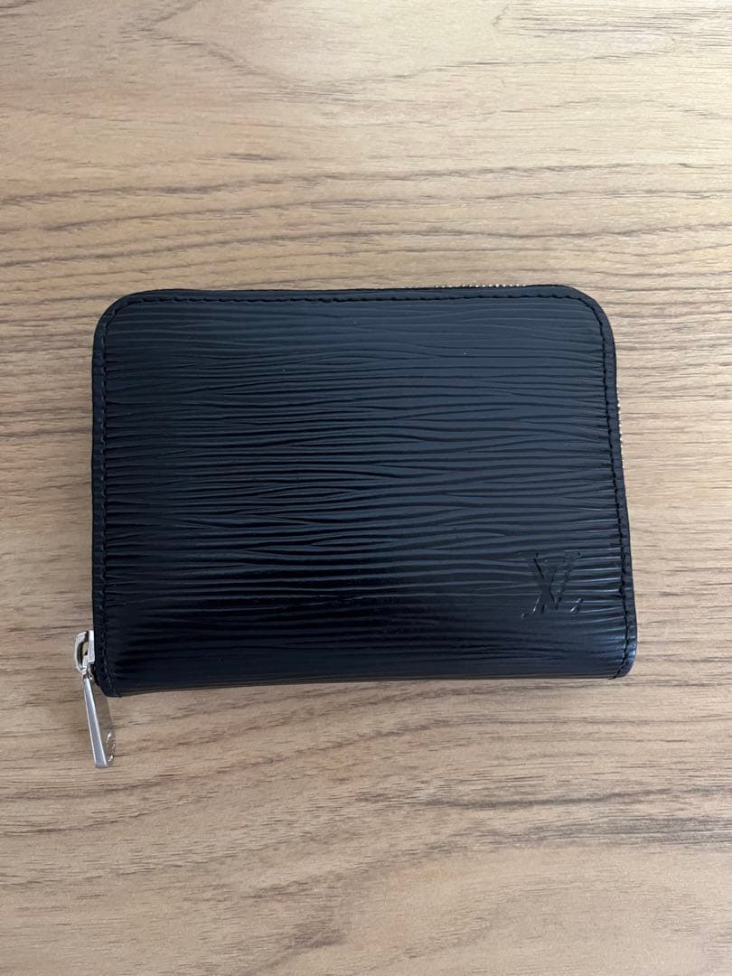 n*t様 LOUIS VUITTON エピ ジッピーパース 黒