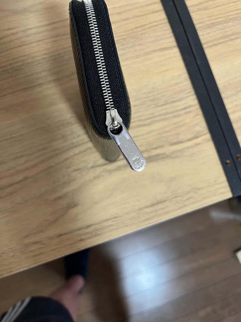 n*t様 LOUIS VUITTON エピ ジッピーパース 黒