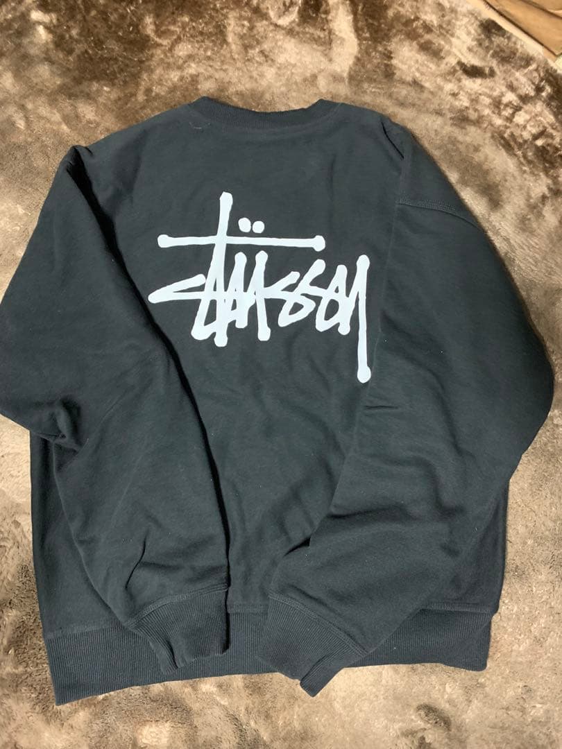 Stüssy ブラック クルーネックスウェット