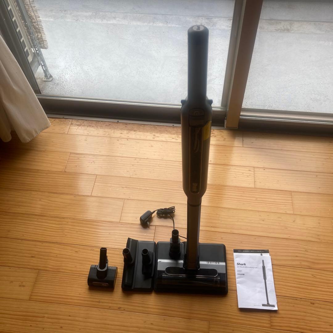 Shark スティッククリーナー本体 充電器・アタッチメント付き【値下げ】