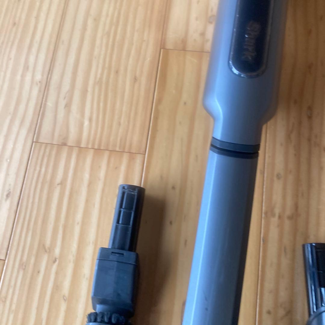 Shark スティッククリーナー本体 充電器・アタッチメント付き【値下げ】