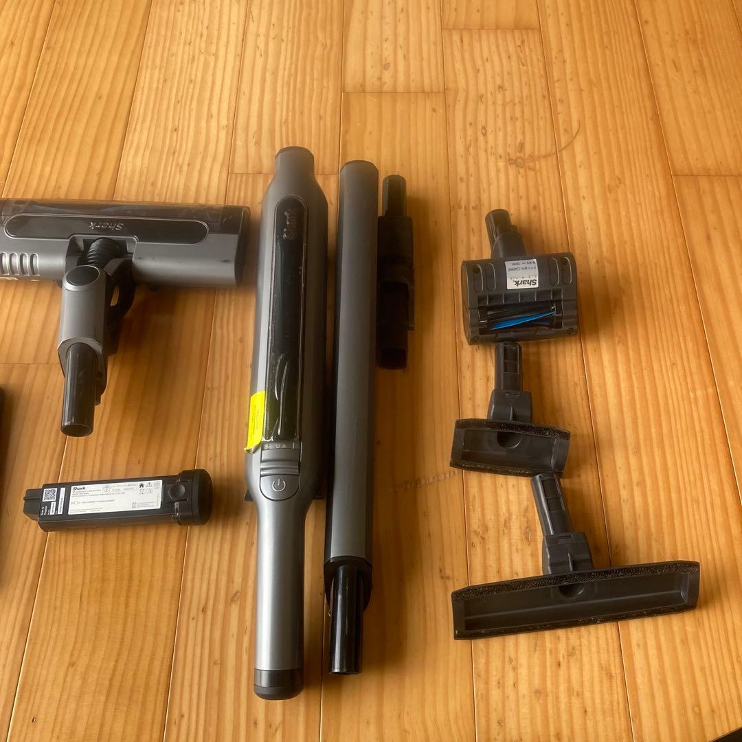 Shark スティッククリーナー本体 充電器・アタッチメント付き【値下げ】