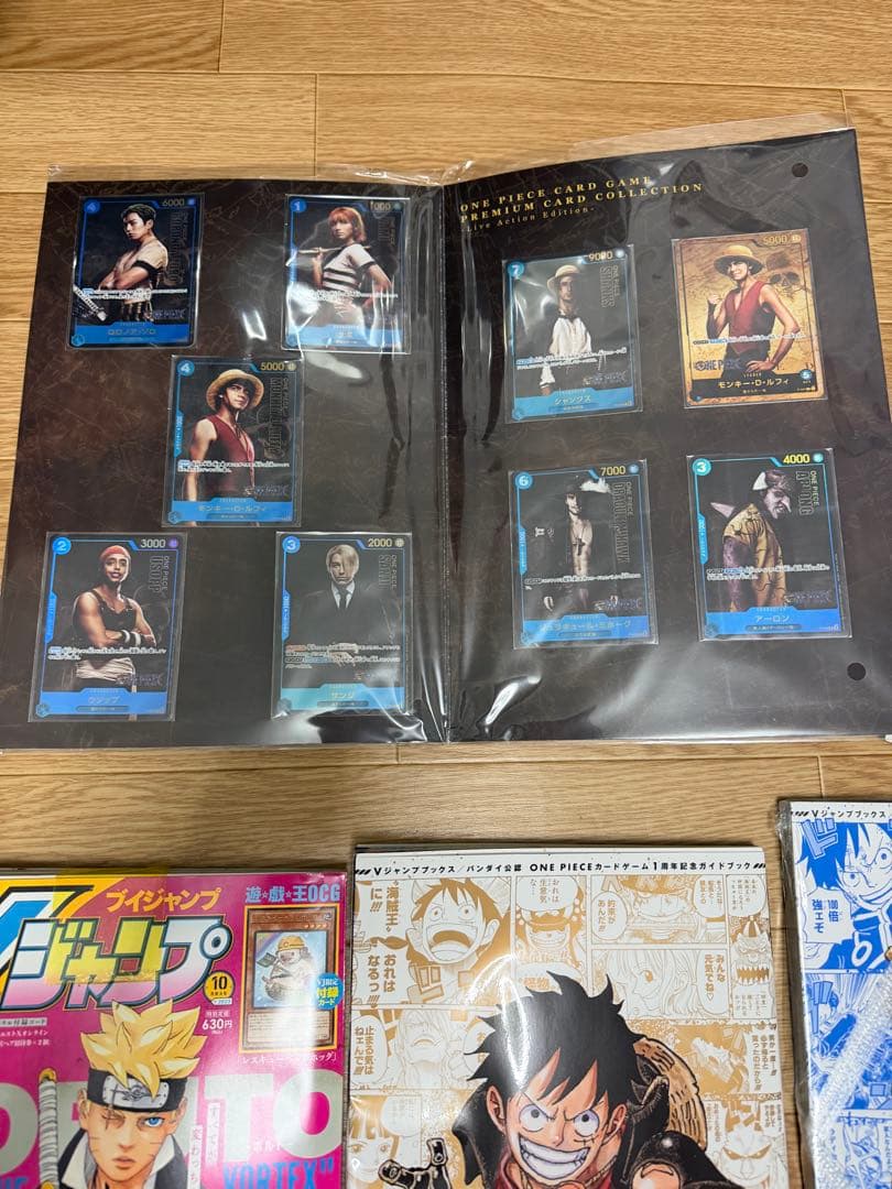 ワンピースカードゲーム　プロモ系豪華引退品　左のマガジン5冊はカードなし本のみ