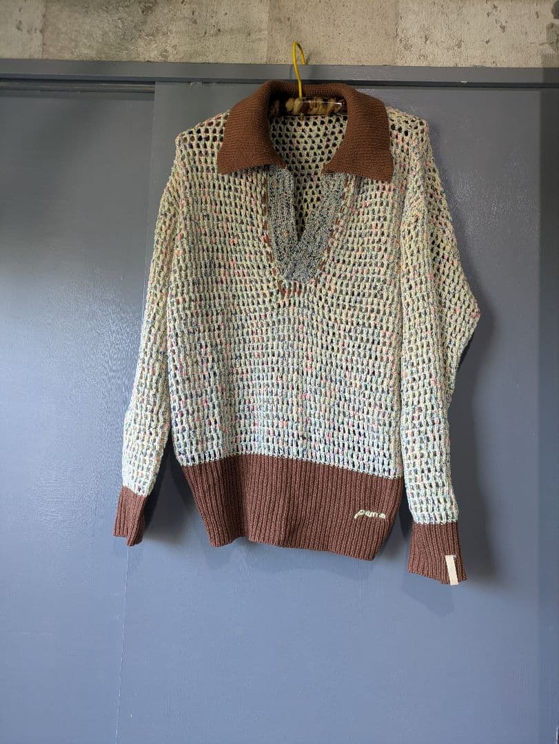 玉砂利のスキッパーニット