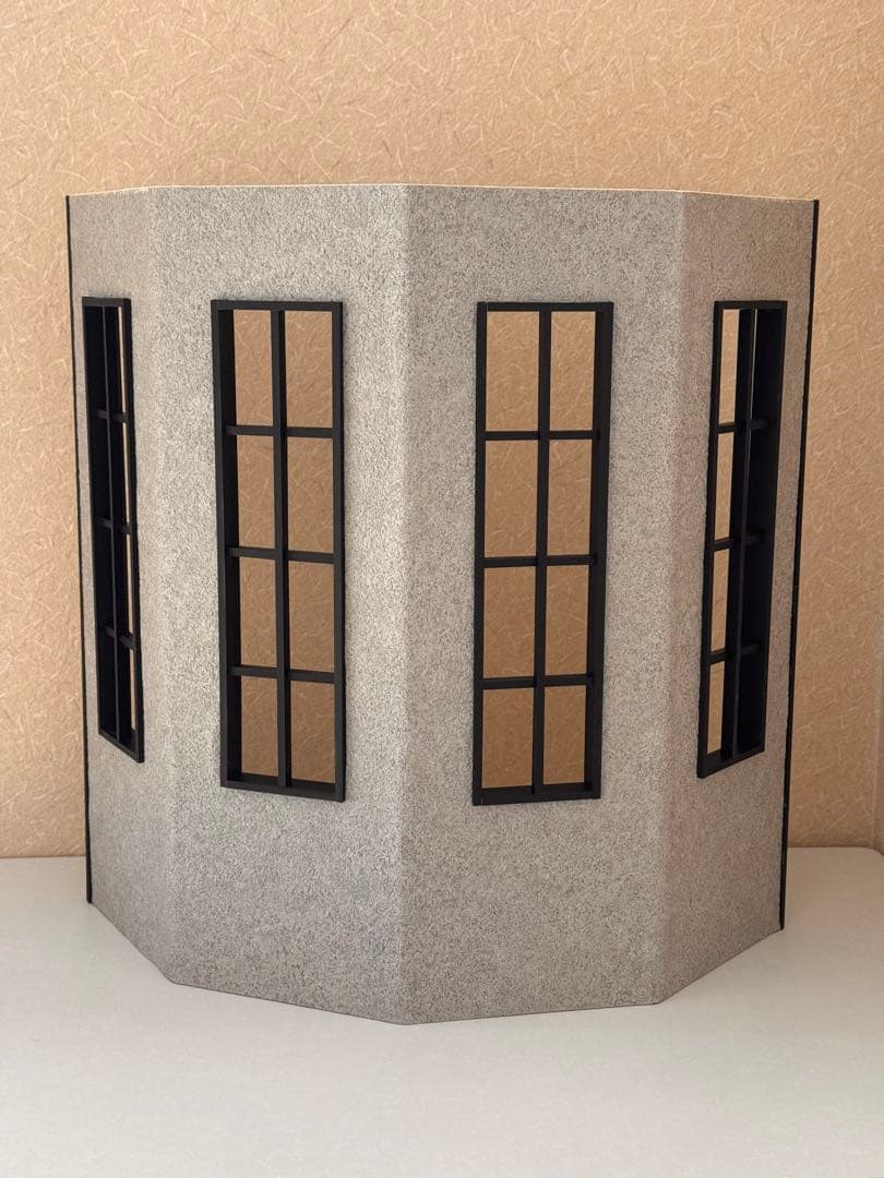 4面窓の自立背景ボード　ドールハウス